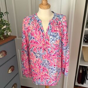 Lilly Pulitzer Elsa silk Top, Coco Coral Crab print, size Medium, NWOT